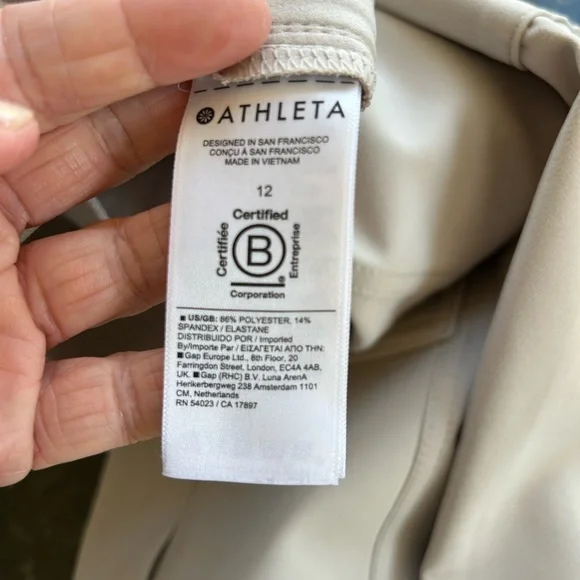 Athleta Endless High Rise Cargo Pant. Like new. Stretch. No wrinkles! Recycled. - Picture 11 of 15